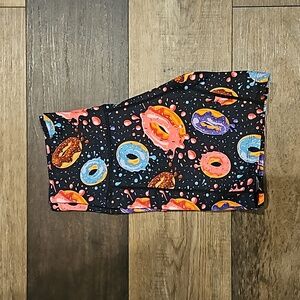 CVG excellent condition 5 inch donut shorts size Sm